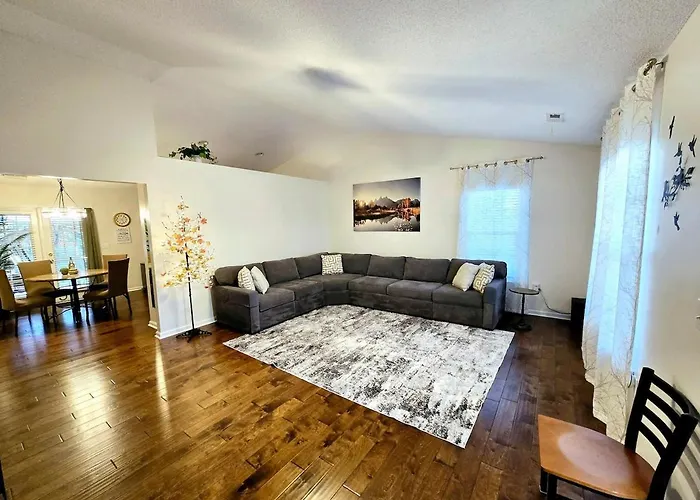 Spacious 4Bdr House In A Quiet Neighborhood